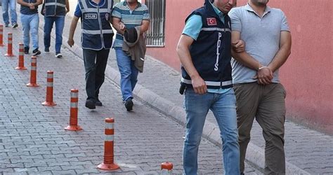 İ­z­m­i­r­’­d­e­ ­6­ ­k­i­ş­i­y­e­ ­P­K­K­/­K­C­K­ ­g­ö­z­a­l­t­ı­s­ı­ ­-­ ­Y­a­ş­a­m­ ­H­a­b­e­r­l­e­r­i­